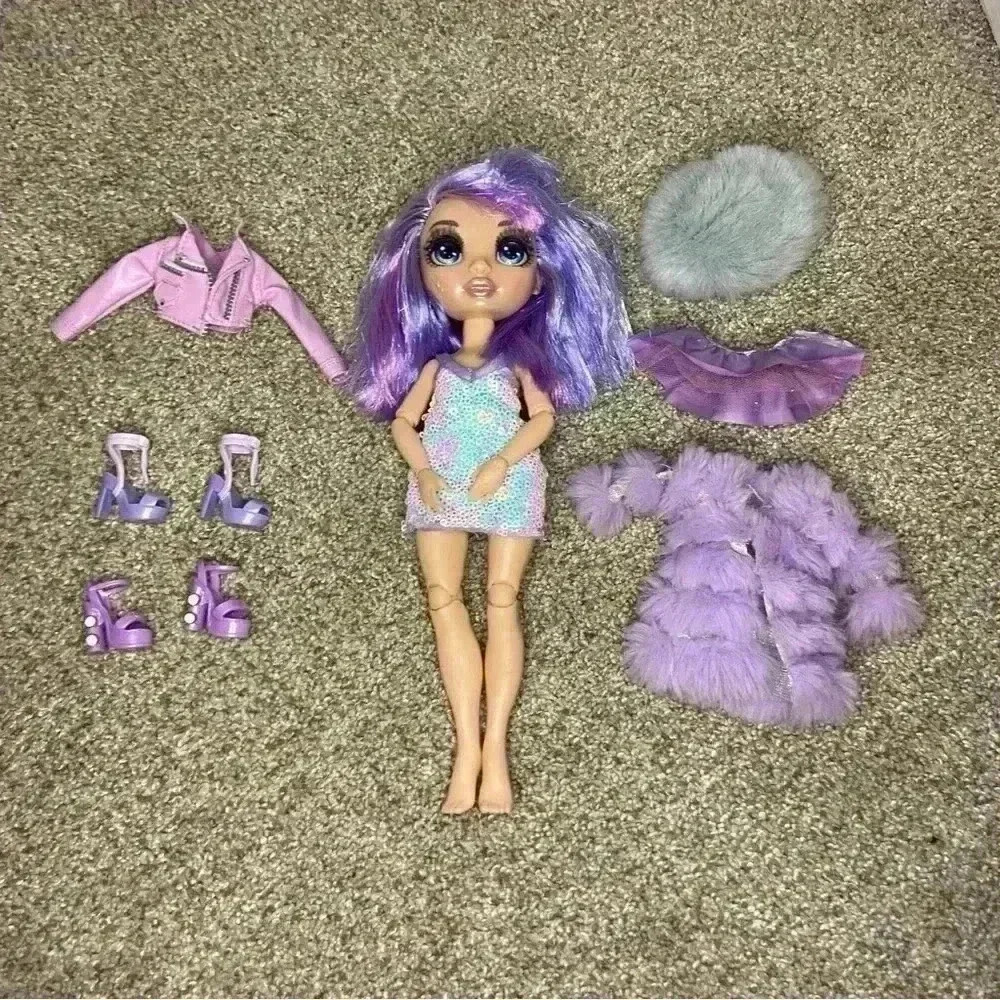 Rainbow High Purple Fashion Doll Series 1 - Violet Willow, Lot W/ shoes/clothes - Picture 11 of 11